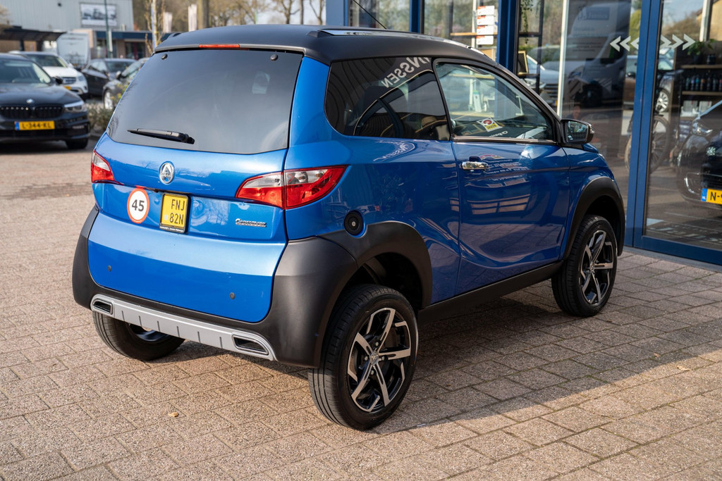 52257827-1.jpg