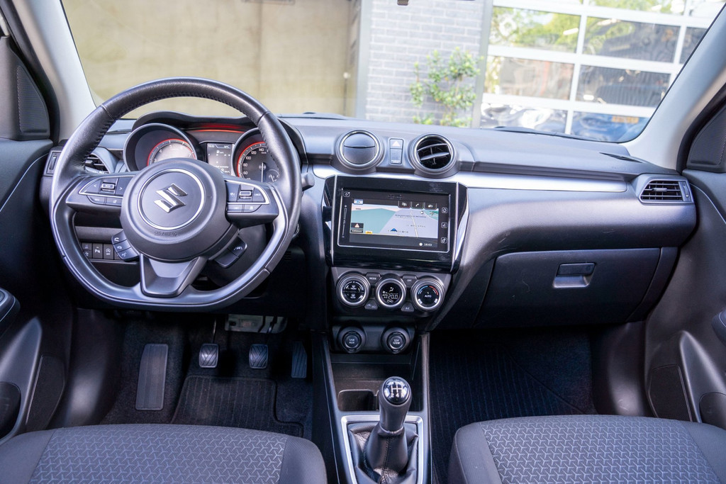 53377104-2.jpg